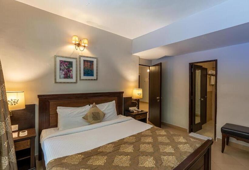 호텔 Neelams The Grand