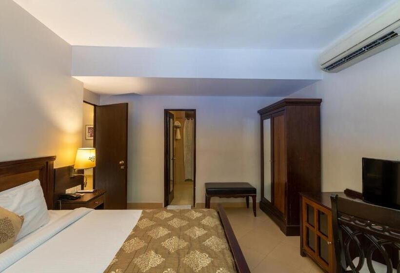 호텔 Neelams The Grand