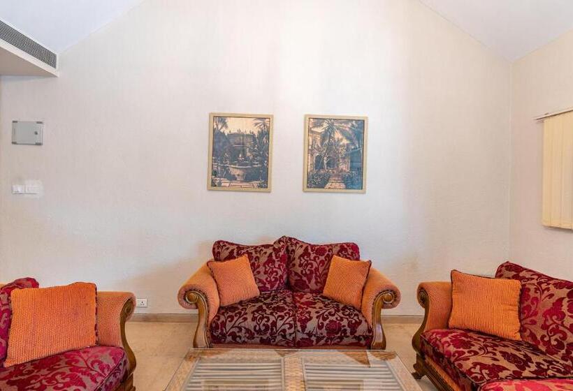 호텔 Neelams The Grand