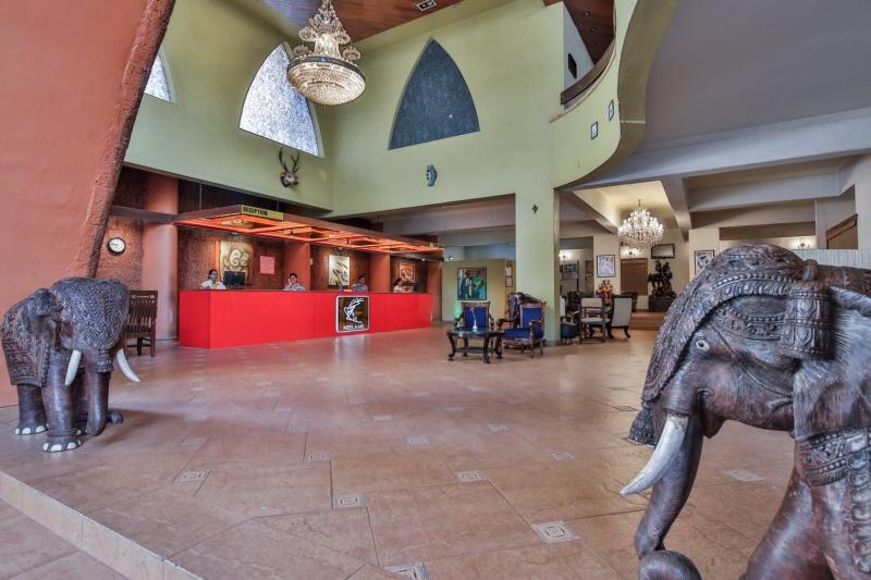 호텔 Neelams The Grand