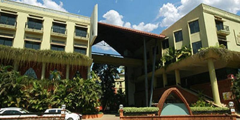 호텔 Neelams The Grand