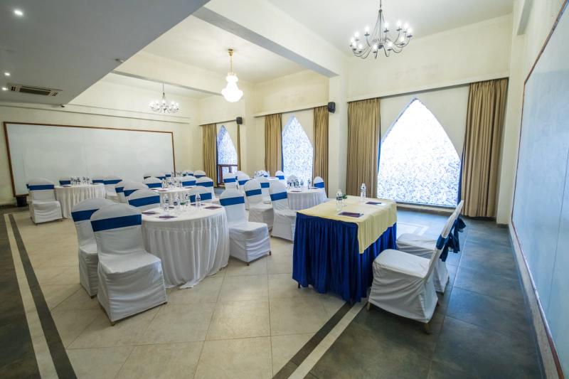 호텔 Neelams The Grand