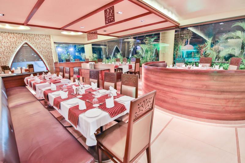 호텔 Neelams The Grand