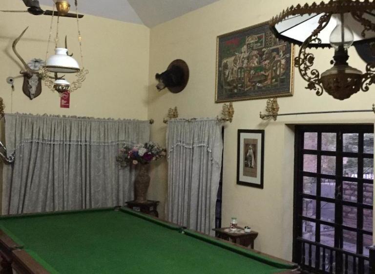 Отель Newtons Manor