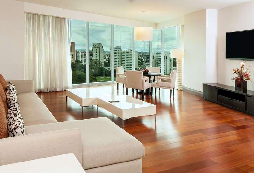 ホテル NH Collection Guadalajara Providencia