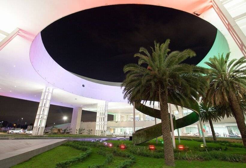 ホテル NH Collection México City Airport T2