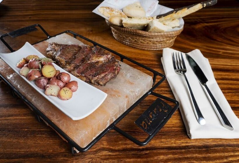 Отель NH Collection México City Airport T2