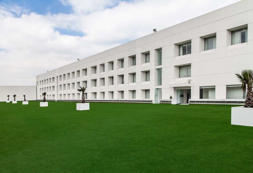 Отель NH Collection México City Airport T2