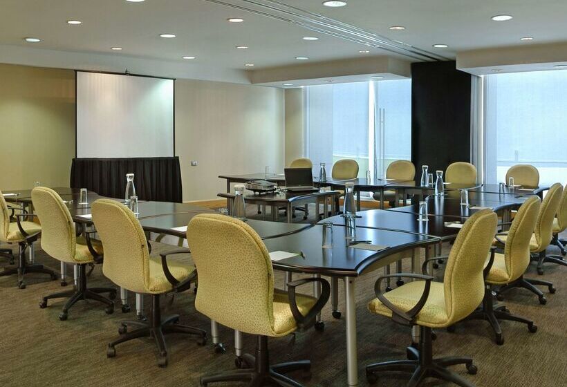 ホテル NH Collection México City Airport T2