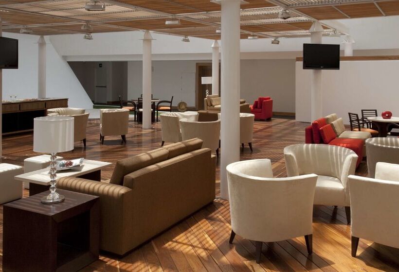 Отель NH Collection México City Airport T2