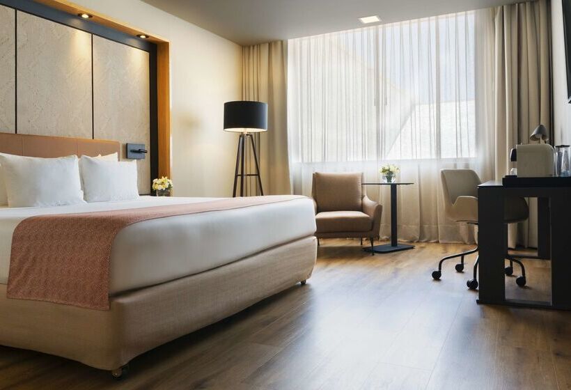 Отель NH Collection México City Airport T2