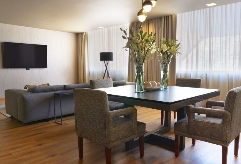 ホテル NH Collection México City Airport T2