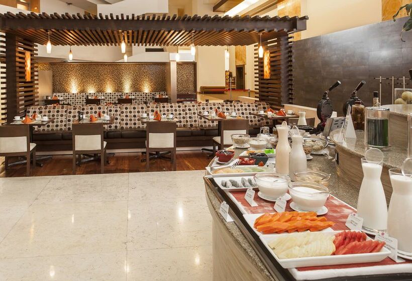 Отель NH Collection México City Airport T2