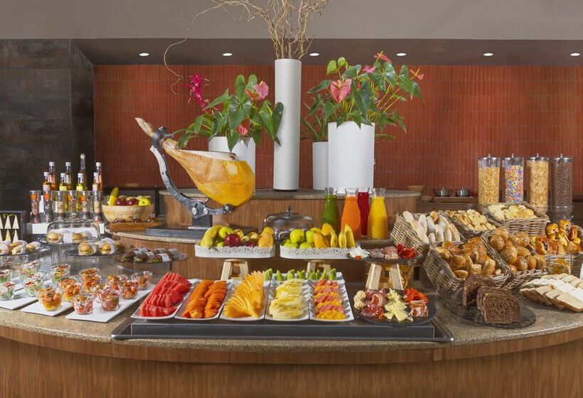 Отель NH Collection México City Airport T2