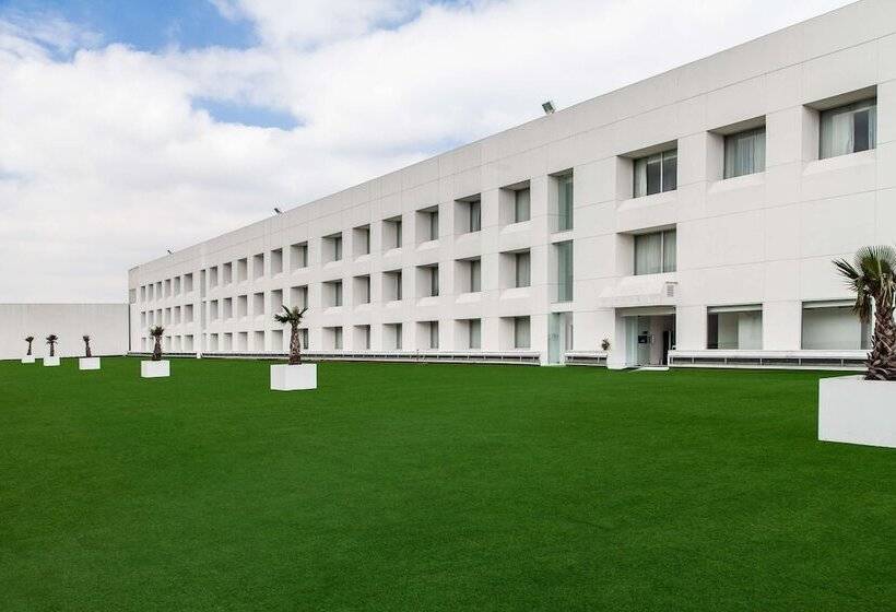 ホテル NH Collection México City Airport T2