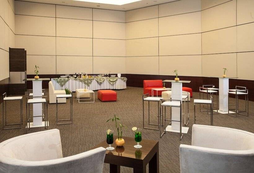 ホテル NH Collection México City Airport T2