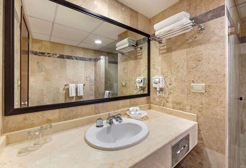 هتل Quality Inn Aguascalientes