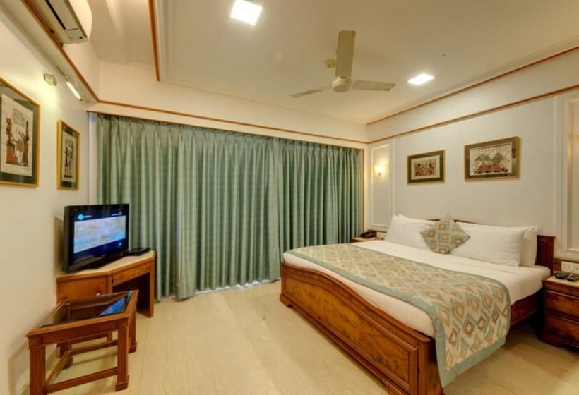 هتل Regal Enclave