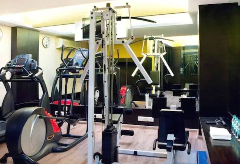 هتل Regal Enclave