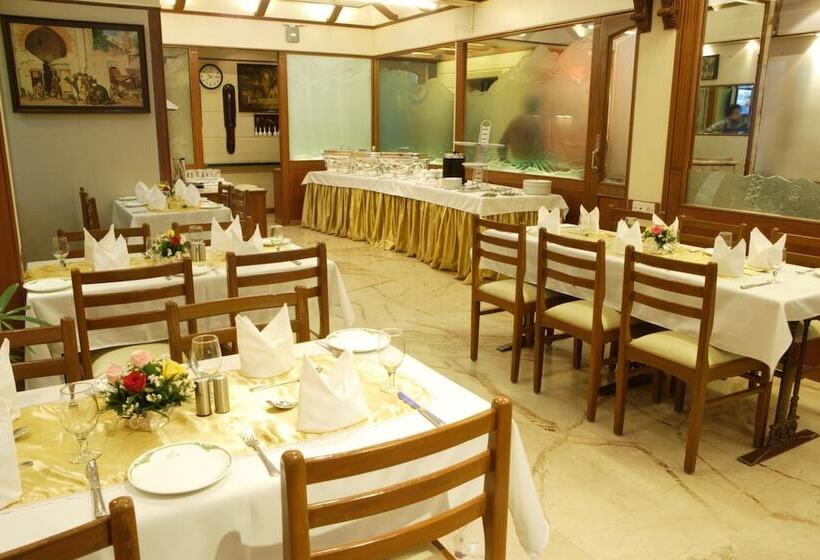 فندق Regal Enclave