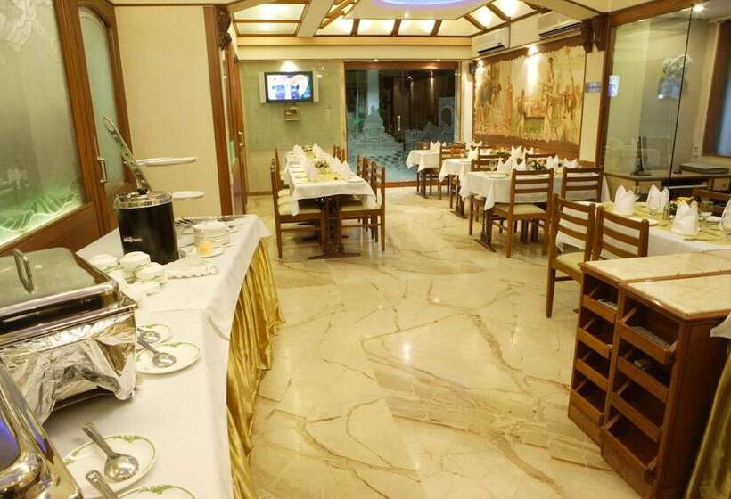 Отель Regal Enclave