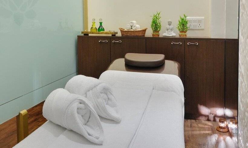 هتل Regal Enclave