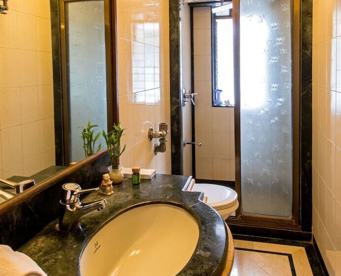 فندق Regal Enclave