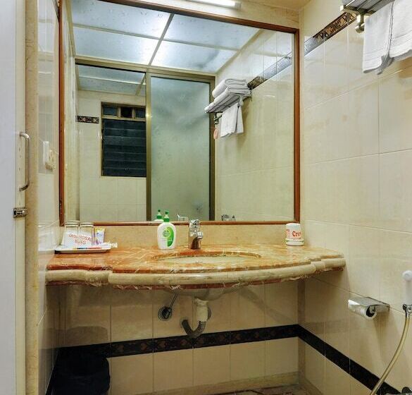 هتل Regal Enclave