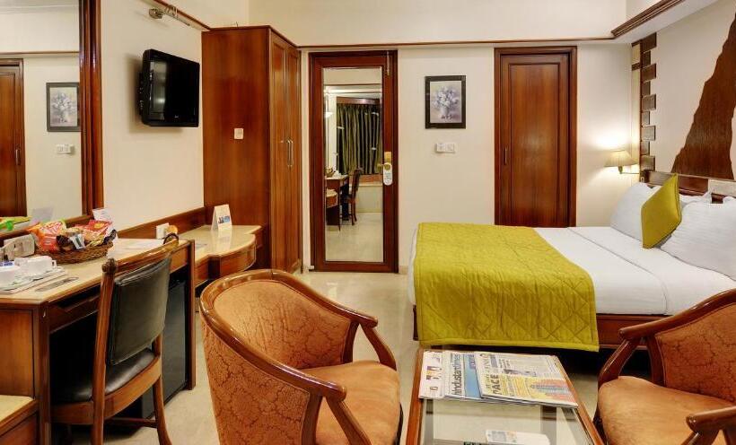 فندق Regal Enclave