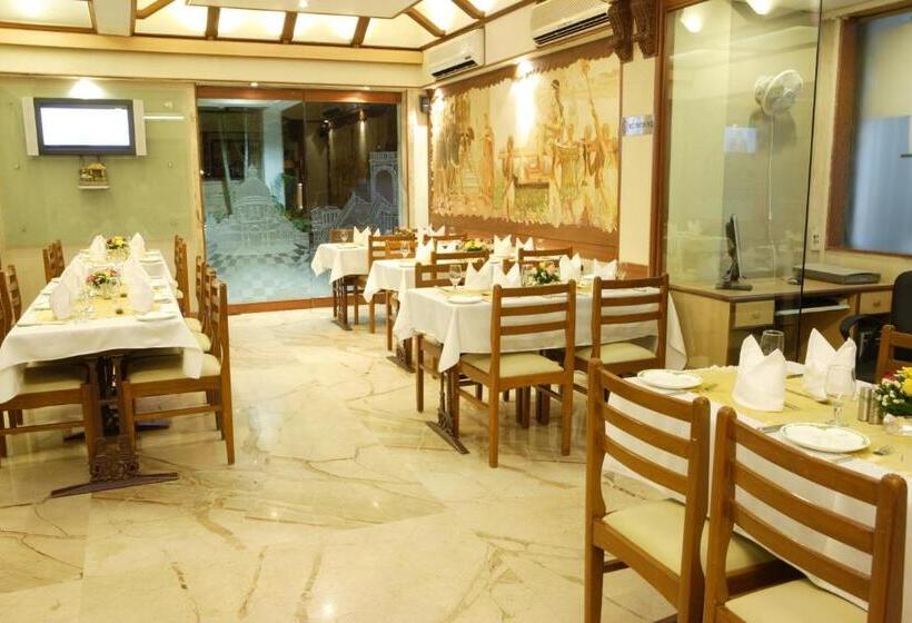 هتل Regal Enclave