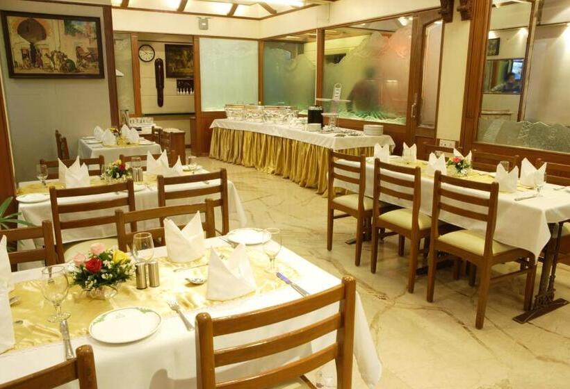 هتل Regal Enclave