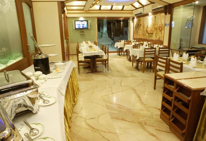 فندق Regal Enclave