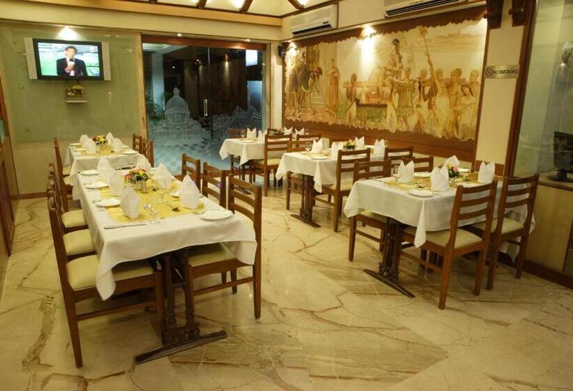 فندق Regal Enclave