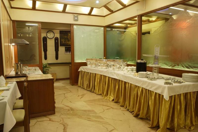 فندق Regal Enclave