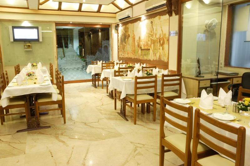 فندق Regal Enclave