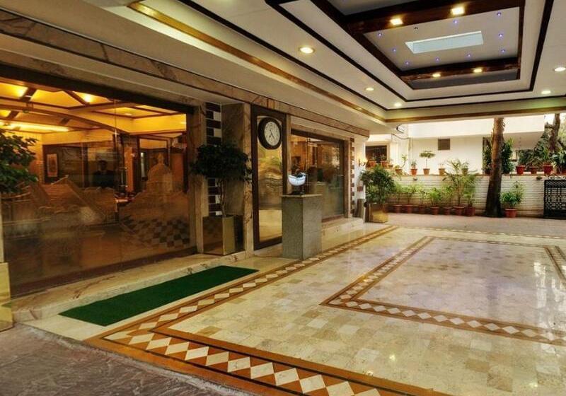 هتل Regal Enclave