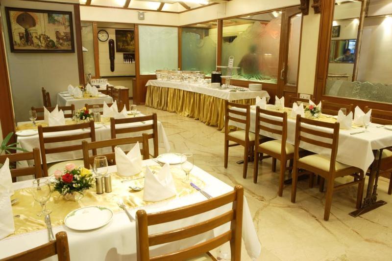 Отель Regal Enclave