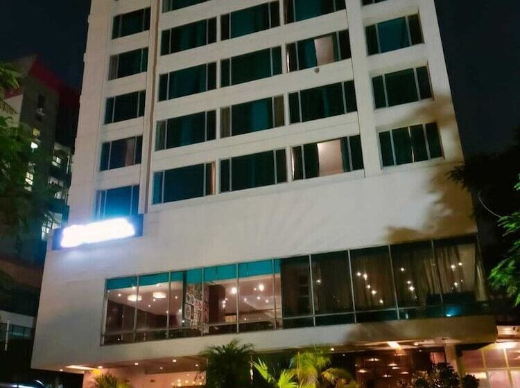 فندق Royal Orchid Central Jaipur, Bani Park