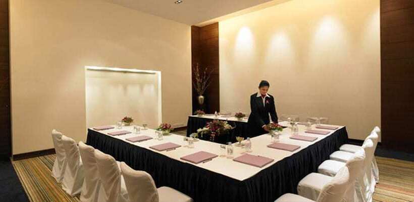 ホテル Royal Orchid Central Pune