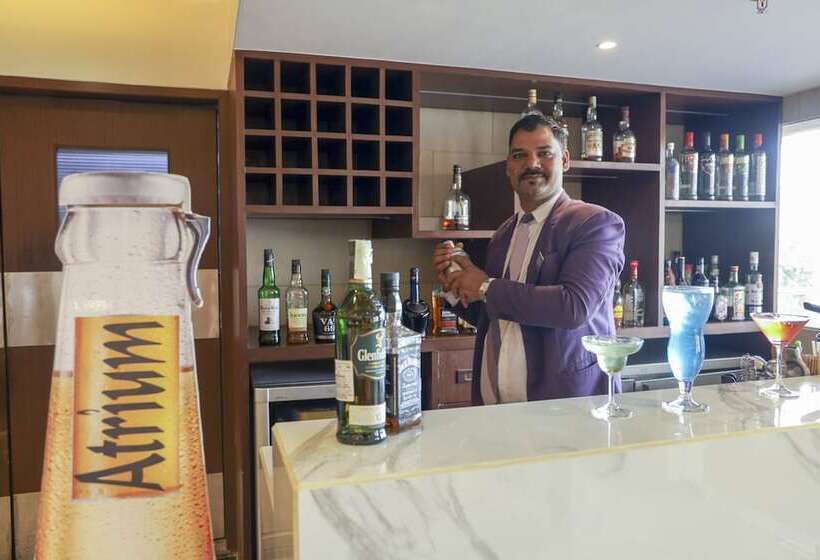 בית מלון כפרי Royal Orchid Golden Suites Pune