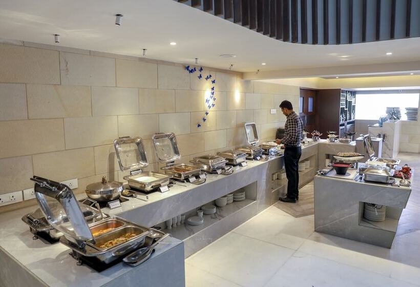 בית מלון כפרי Royal Orchid Golden Suites Pune