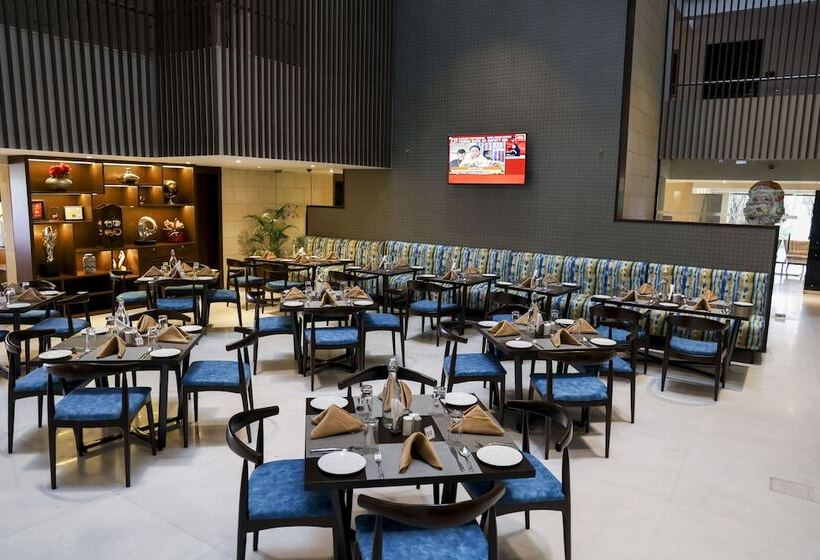 בית מלון כפרי Royal Orchid Golden Suites Pune