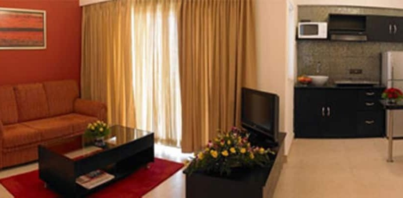 בית מלון כפרי Royal Orchid Golden Suites Pune