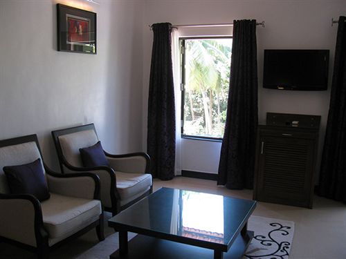 Отель Silver Sands Hideaway