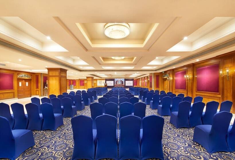 هتل The Accord Metropolitan