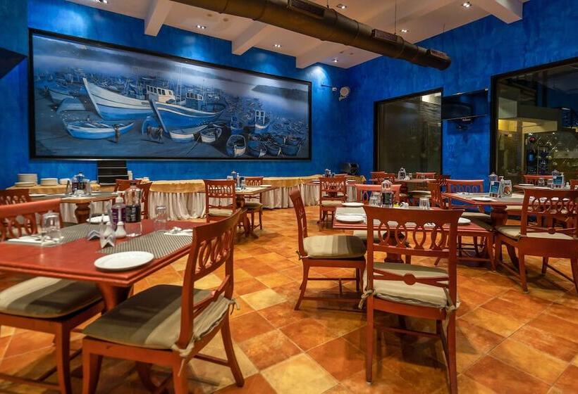 فندق The Crown Goa