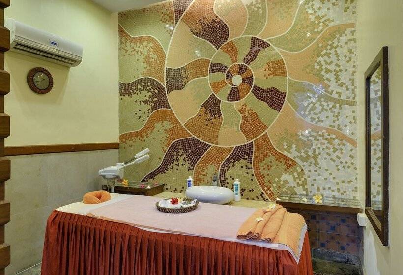 فندق The Crown Goa