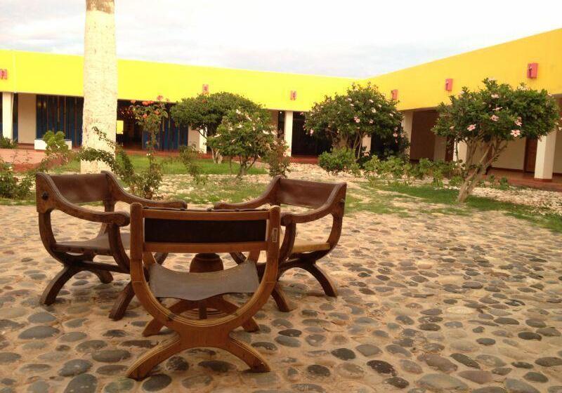 فندق The Halfway Inn