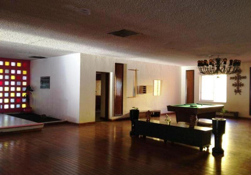 فندق The Halfway Inn