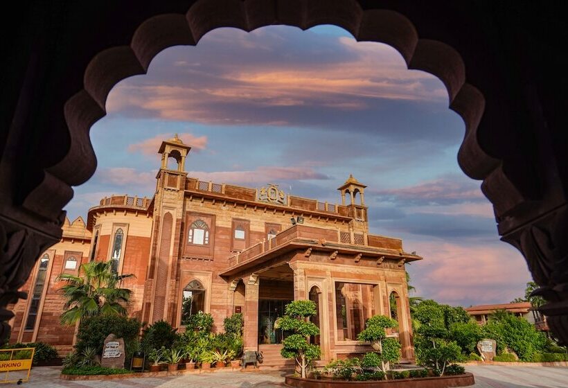 בית מלון כפרי Marugarh Resort And Spa